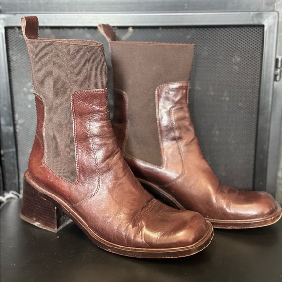 BCBG MAXAZRIA Women's Boots Size 8B Brown Dress/Casual Boots - Picture 1 of 7